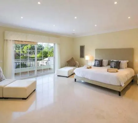 Vale Do Garrao Sleeps 8 With Pool Air Con And Wifi