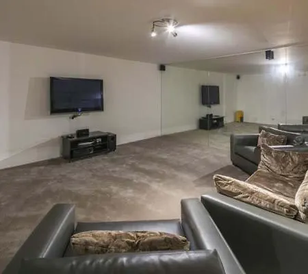 Villa Vale Do Garrao Sleeps 8 With Pool Air Con And Wifi *